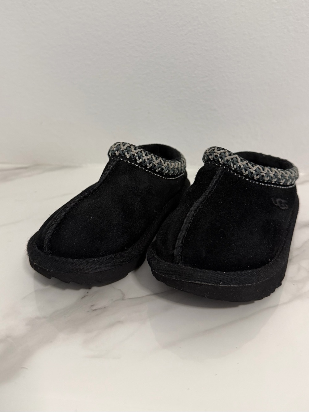 Ugg Tasman slippers black suede leather size 8 kids